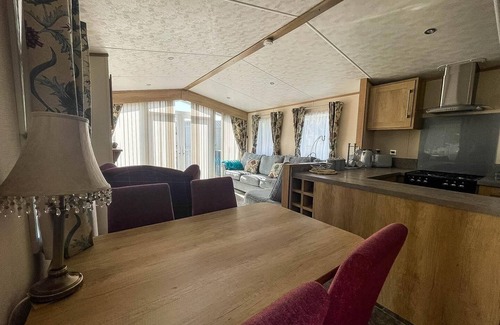 Corton House | Beautiful caravan with decking and WiFi at Azure Sea, Suffolk ref 32025AZ