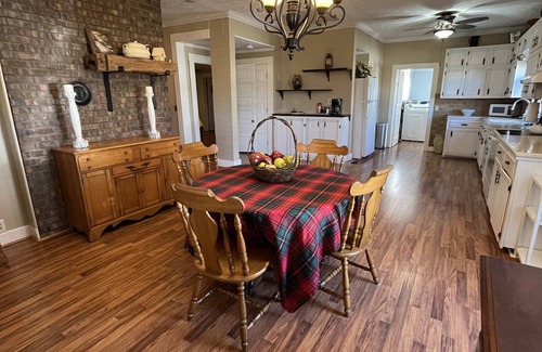 Felton House | Beautiful Carter Farm House on Working Cattle Farm
