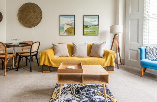 Hove Apartment | Beautiful, central, 3 min walk from beach, 2 King doubles