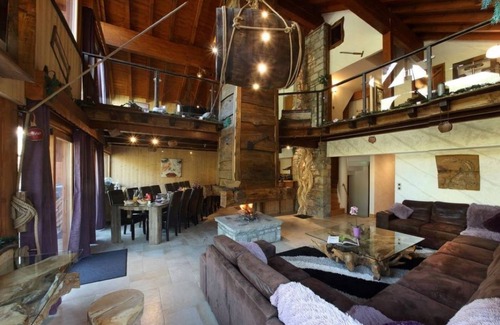 Les Bruyeres Ski Chalet | Beautiful chalet -central Les Menuires - Jacuzzi-sauna-hammam and cinema room