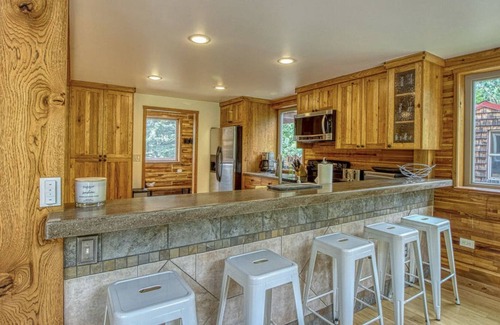 Leavenworth House | Beautiful Chalet with a Picturesque View of Nason Ridge