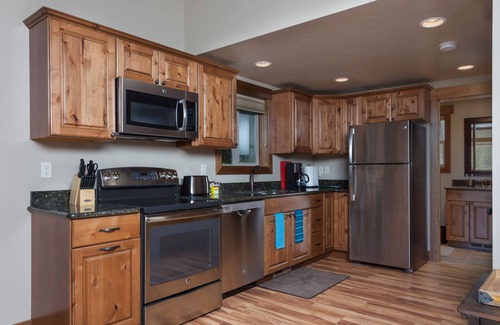 West Glacier Ski Chalet | Beautiful Chalet With Mountain Views located 1 mile from Glacier National Park