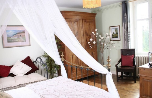 Savigne House | Beautiful Charentais house with 5 double bedrooms.