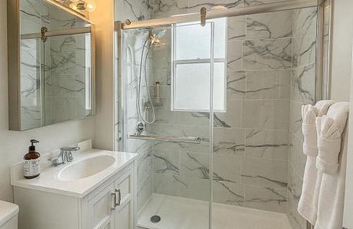 Chicago Apartment | Beautiful Chicago 2BD 1BA