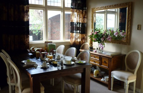Saint Albans House | Beautiful Christcurch Villa In Park Like Gardens
