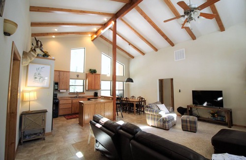Cloudcroft House | Beautiful Cloudcroft Getaway cabin on National Forest & biking/hiking trails