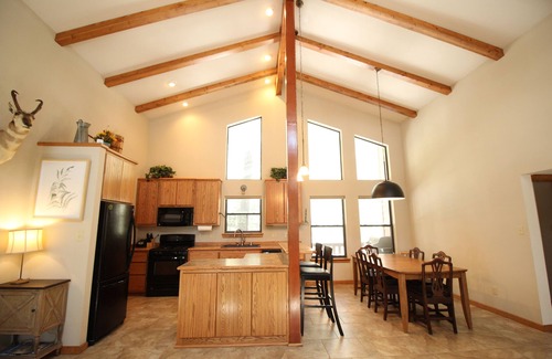 Cloudcroft House | Beautiful Cloudcroft Getaway cabin on National Forest & biking/hiking trails