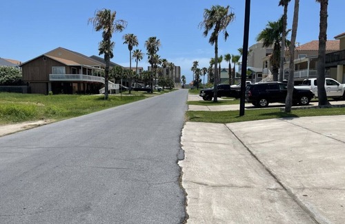 South Padre Island Condo | Beautiful Condo - Very short walk to the Beach!