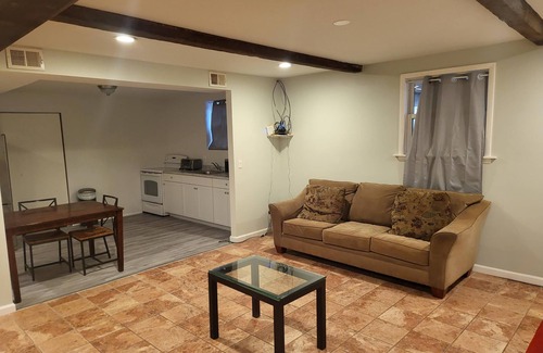 Leesburg House | Beautiful Colonial Duplex 4BR 1BA