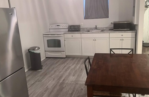 Leesburg House | Beautiful Colonial Duplex 4BR 1BA