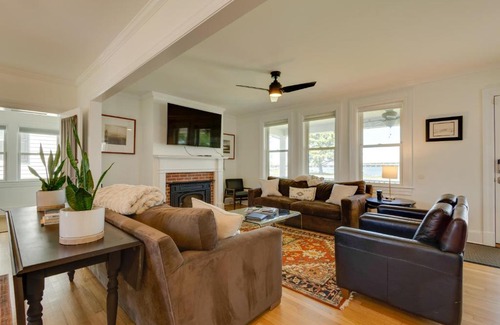 Cambridge House | Beautiful Colonial Home on the Choptank River