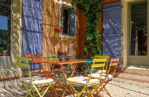 Flassan House | Beautiful, colorful house with pool on the outskirts of a village. Privacy guaranteed.