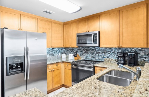 Panama City Beach Condo | Beautiful Condo w/Beach Service! Book for Fall Break!