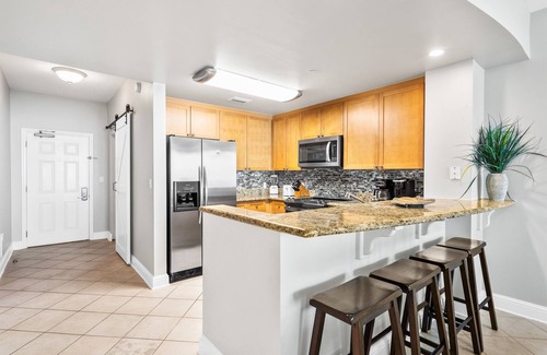 Panama City Beach Condo | Beautiful Condo w/Beach Service! Book for Fall Break!