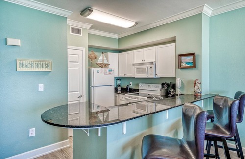 Panama City Beach Resort | Beautiful Condo! Low 6th floor ~ Labor Day Weekend open!