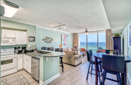 Panama City Beach Resort | Beautiful Condo! Low 6th floor ~ Labor Day Weekend open!