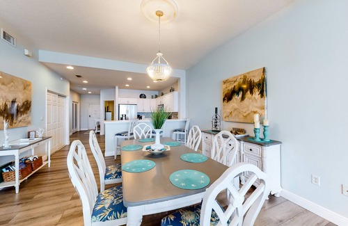 Clearwater Beach Condo | Beautiful condo minutes form beach with WiFi, AC, and pool - One dog OK