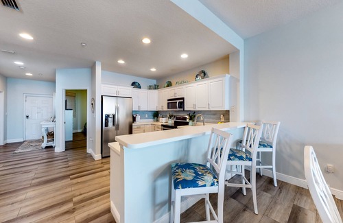 Clearwater Beach Condo | Beautiful condo minutes form beach with WiFi, AC, and pool - One dog OK