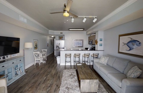 Panama City Beach Condo | Beautiful Condo! Free Beach Chairs Free round of Golf & Activities Every Day!