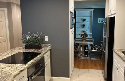 Trailer Estates Condo | Beautiful Condo! Heated Pools~Free WiFi. By IMG Academy~Beaches~AMI~Restaurants.