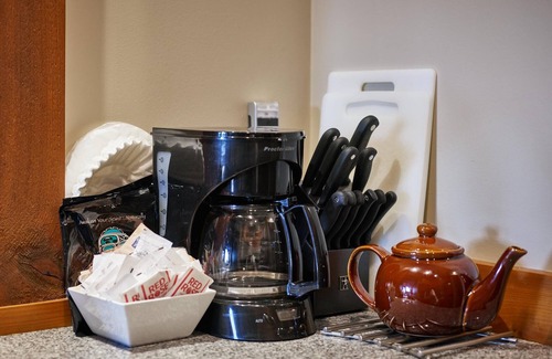 Ucluelet Apartment | Beautiful Condo in a Great Location, Oceanfront Complex - OE