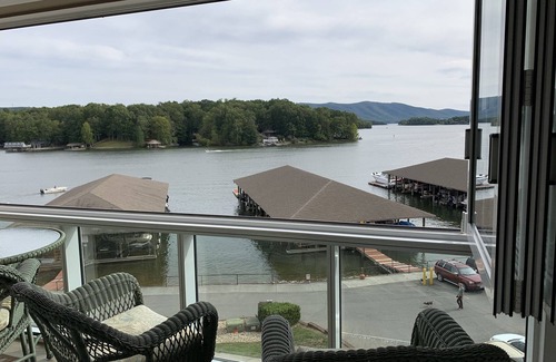 Huddleston Condo | Beautiful condo lakefront beautiful views, relaxing times what else do you need?