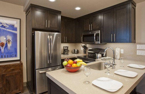 North Park City Condo | Beautiful condo near Park City Mountain, Pool, Hot Tub, overlooking 15th Fairway