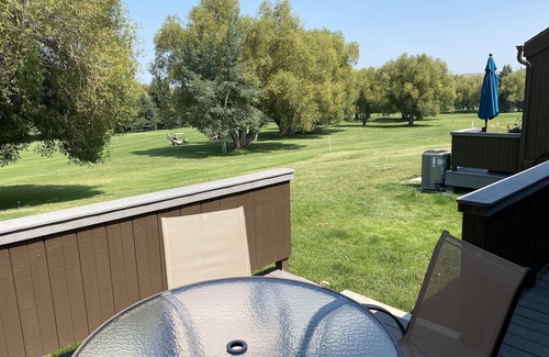 North Park City Condo | Beautiful condo near Park City Mountain, Pool, Hot Tub, overlooking 15th Fairway