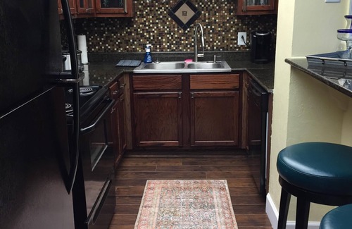 Mid America Condo | BEAUTIFUL CONDO ON THE LAKE, WHAT MORE DO YOU NEED!