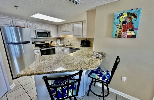 Ono Island Condo | Beautiful Condo on the 10th Floor with Awesome Views & Parking Garage Access!