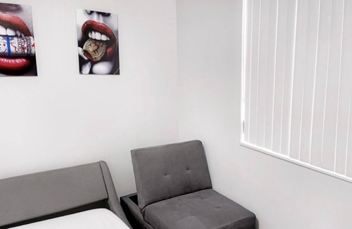 Pembroke Pines House | Beautiful Condo | Modern| Parking | Pool| Gym