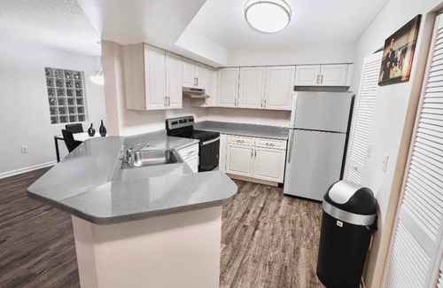 Pembroke Pines House | Beautiful Condo | Modern| Parking | Pool| Gym