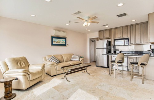 Pensacola Beach Condo | Beautiful Condo Atop Peg Leg Pete's Oyster Bar
