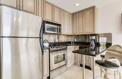 Pensacola Beach Condo | Beautiful Condo Atop Peg Leg Pete's Oyster Bar