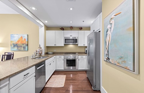 Santa Rosa Beach Condo | BEAUTIFUL CONDO ON 30A FOR 6, ONLY 1 BLOCK TO PRIVATE BEACH ACCESS! POOLS & LAKE