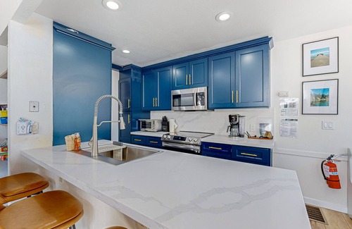 Kings Beach Condo | Beautiful condo with modern appliances, two decks, and shared pool