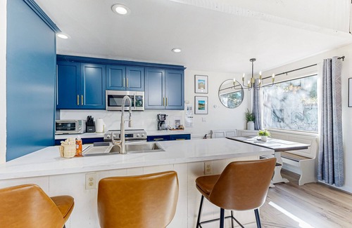 Kings Beach Condo | Beautiful condo with modern appliances, two decks, and shared pool