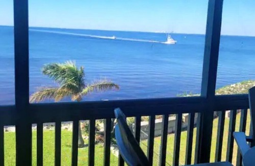 Ruskin Condo | Beautiful Condo with one of the best views of Tampa Bay