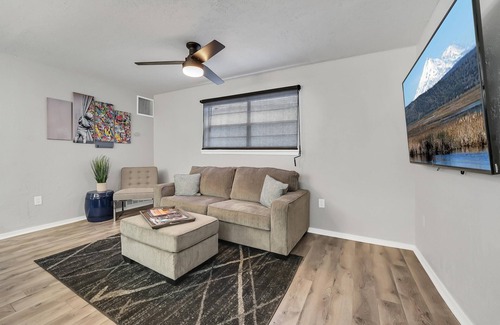 Lawton Apartment | Beautiful Contemporary Suite #04