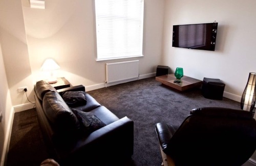 Newbury Apartment | Beautiful conversion in a Grade II listed building (FPHX)