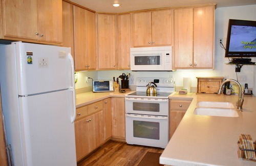 Mammoth Lakes Condo | Beautiful corner unit #133 is open and inviting -close to the shuttle and Village at Mammoth