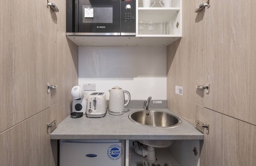 Whittington Apartment | Beautiful-Cosy-King sized bed Flat