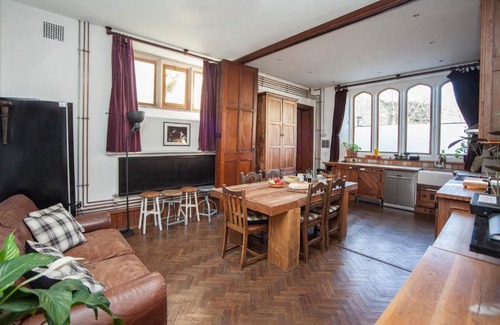 Box House | Beautiful Cotswolds Chapel, Near Bath