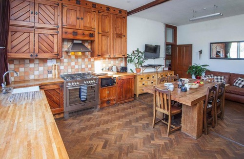 Box House | Beautiful Cotswolds Chapel, Near Bath