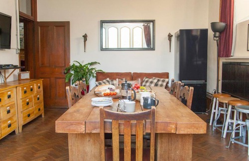 Box House | Beautiful Cotswolds Chapel, Near Bath