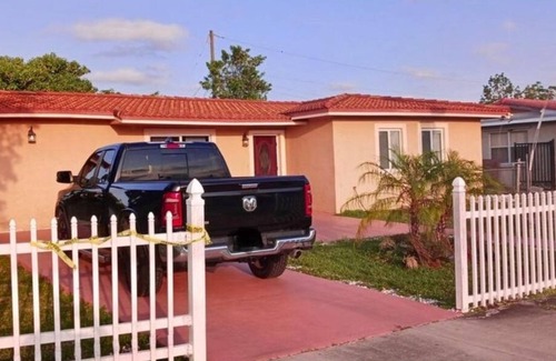 Hialeah Apartment | Beautiful cottage 2 bedroom apartment with AC in vibrant Hialeah