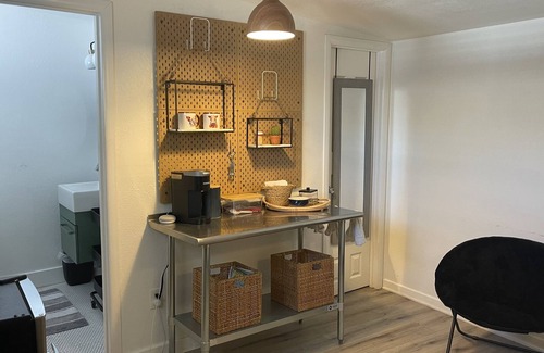 Alhambra Cottage | Beautiful Cottage at 37th Ave near GCU!