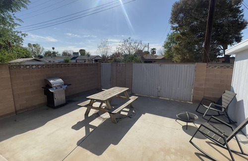 Alhambra Cottage | Beautiful Cottage at 37th Ave near GCU!