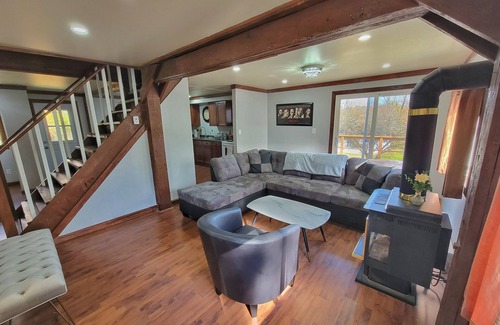 Marmora House | Beautiful cottage by the river