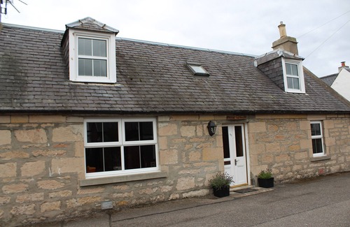 Nairn Cottage | Beautiful cottage by the sea.